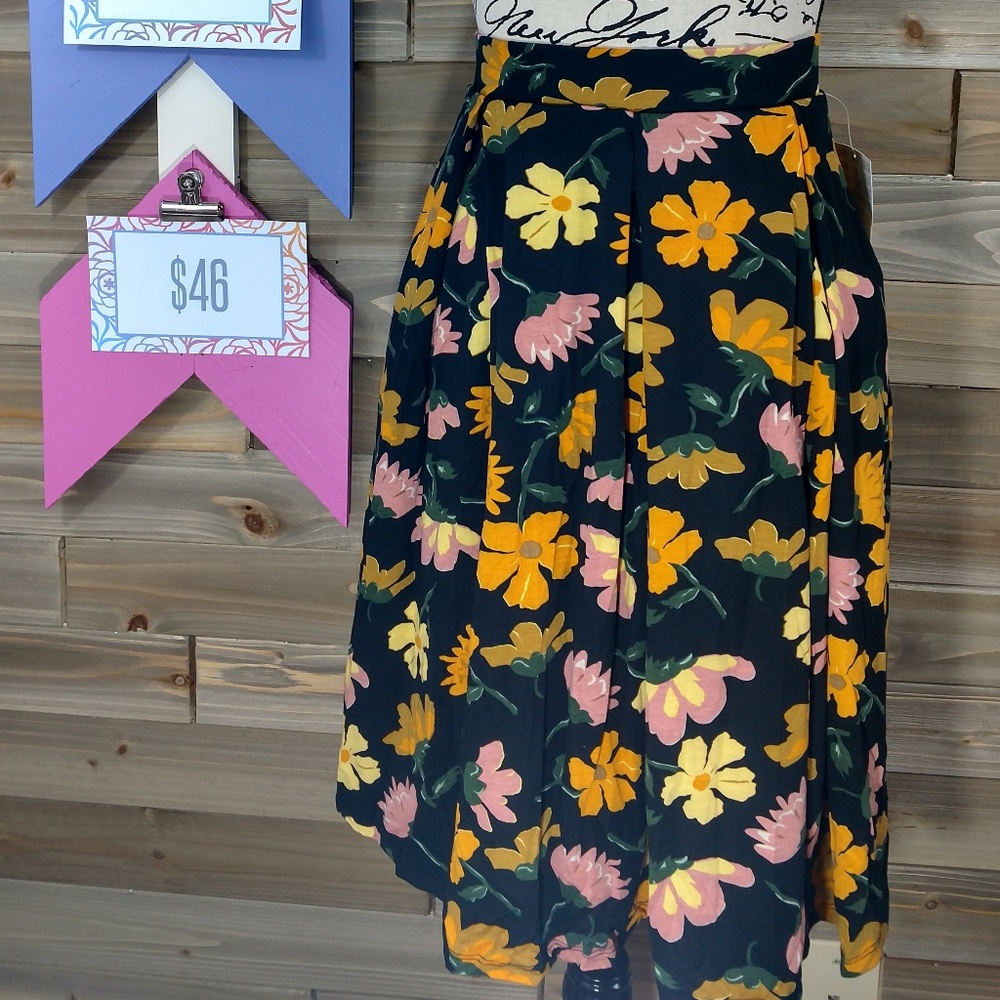 LuLaRoe NWT L Madison skirt